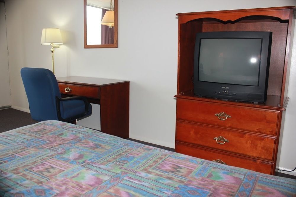 Red Carpet Inn - Луисвилл Экстерьер фото
