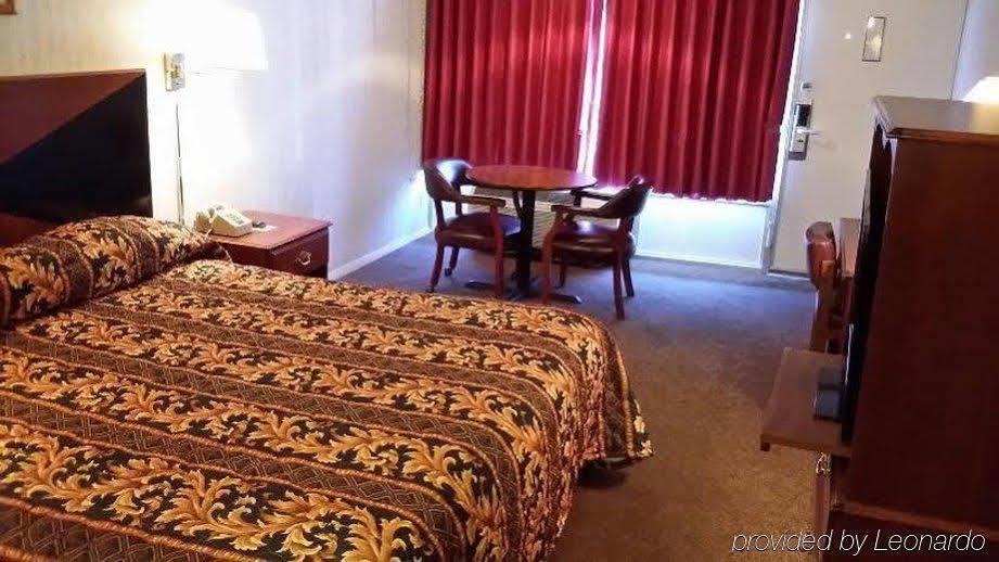 Red Carpet Inn - Луисвилл Экстерьер фото