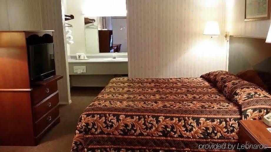 Red Carpet Inn - Луисвилл Экстерьер фото