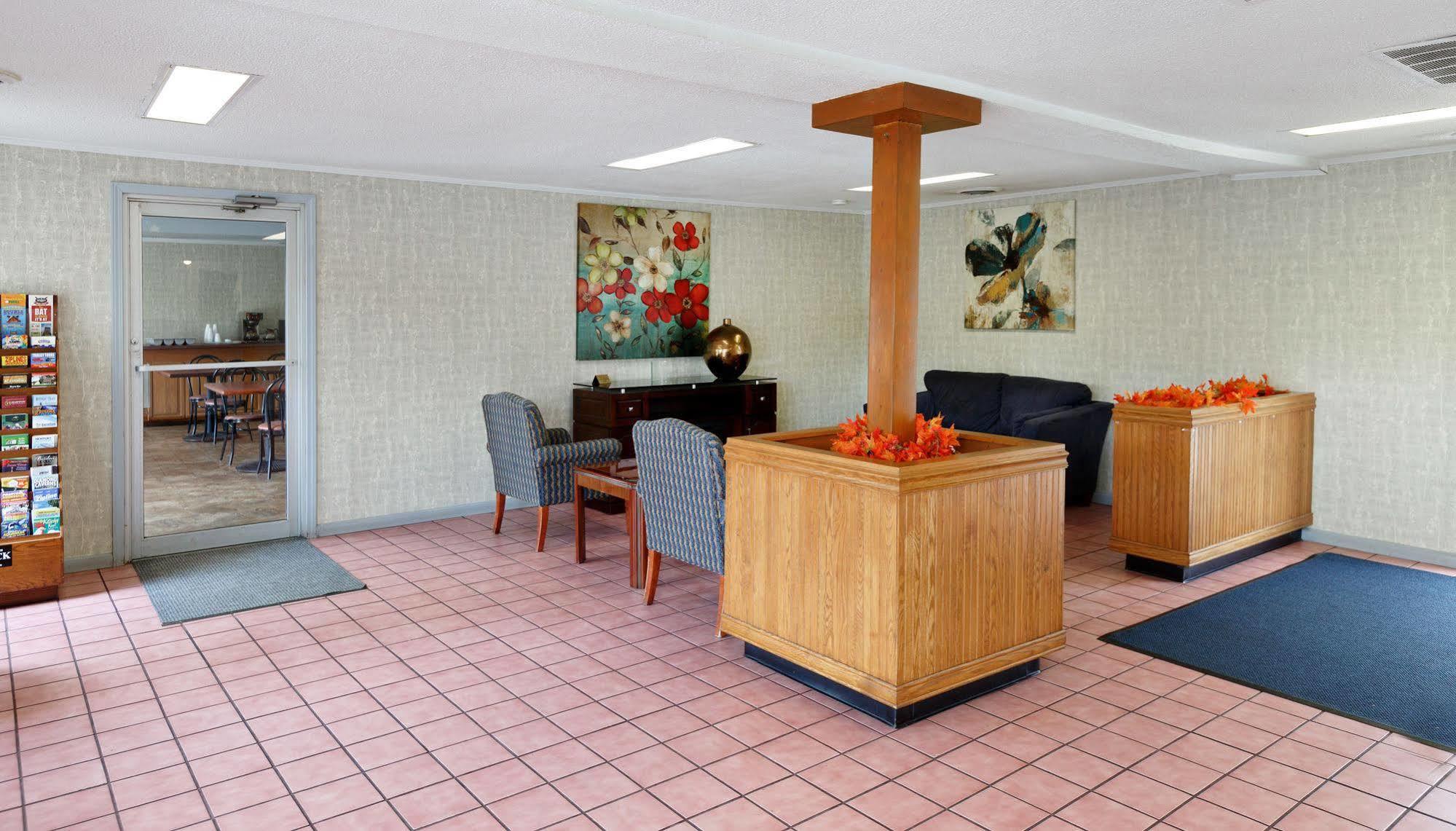Red Carpet Inn - Луисвилл Экстерьер фото